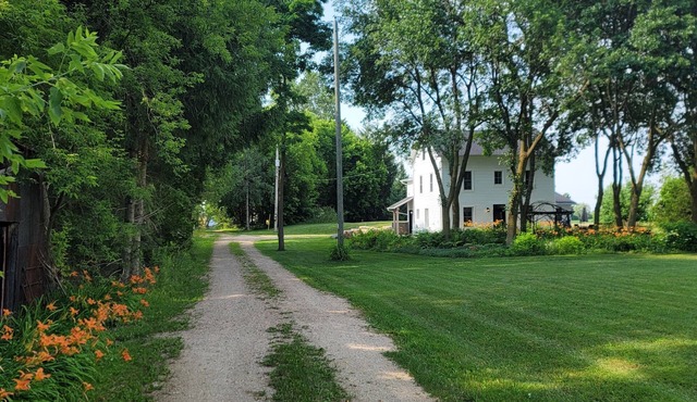 Spacious, Newly Refurbished Cozy Farmhouse on 100 acres