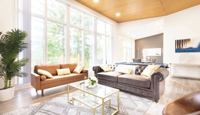 Spacious Open Concept Home [5 Bdrm/4 bath]