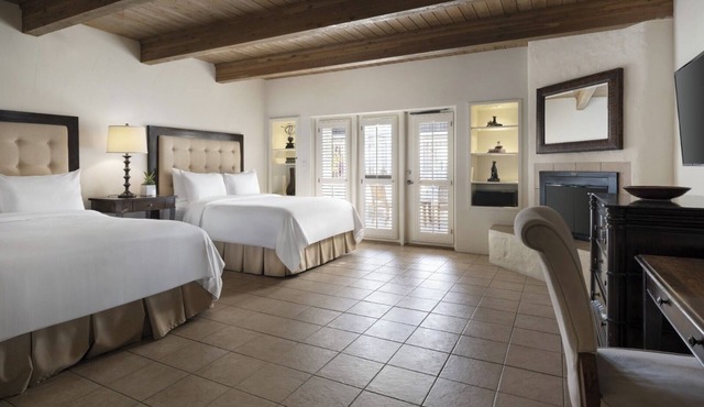 Spacious Poolside Room in Elegant Desert Resort! 5 Pools & Hot Tub Fun