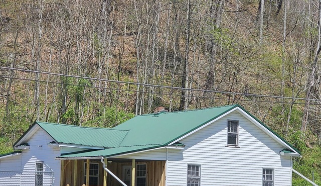 Spacious riding retreat 4 BR Outlaw House/ATV Riding 10beds-Large Parking