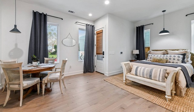 Spacious Studio 3 Blocks Off St. Charles Avenue