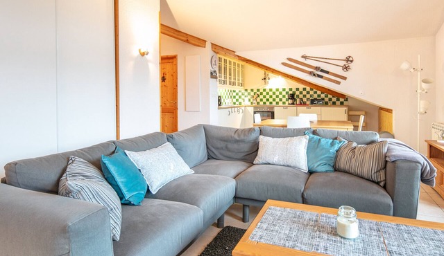 Splendid apartment, 3 bedrooms, sleeps 6, balcony with mountain views