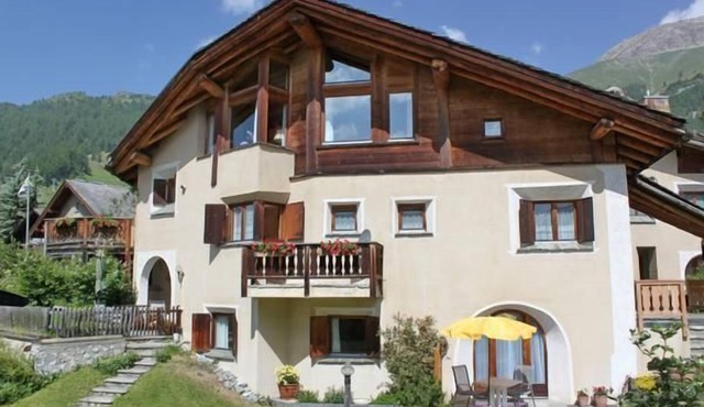 Studio flat Chardun with garden seating area in Celerina / Schlarigna