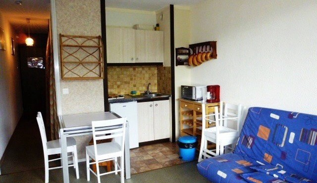 Studio for 6 in Arette with slope access, balcony, ski locker and free parking