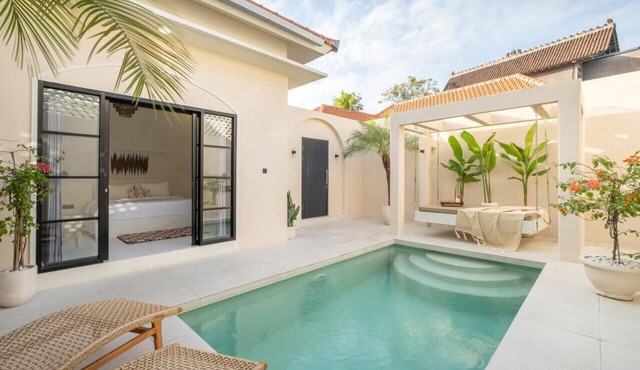Stunning 2BR Private Pool Villa, Great Location in Canggu, 8Mins Beach