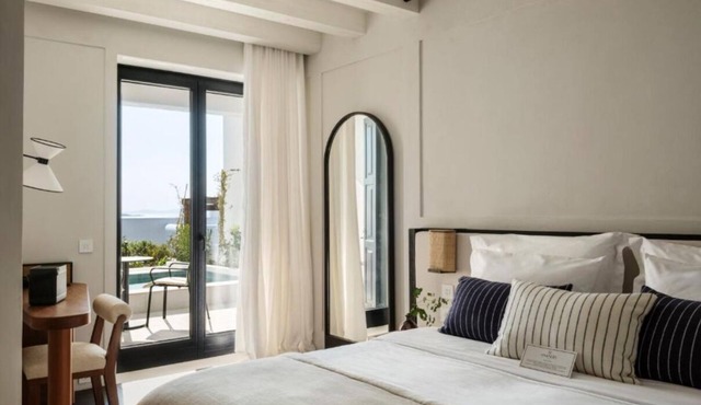 Stunning Luxury Suite w/Infinity Pool & Stunning Sea Views for Romantic Trips