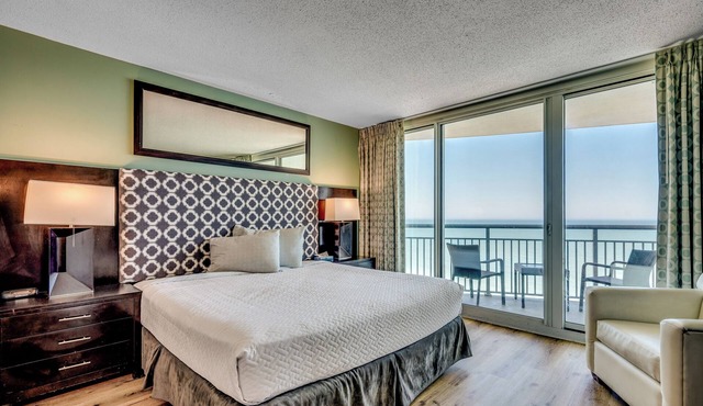 Stunning Oceanfront King Suite at Oceans One Resort 8th Floor