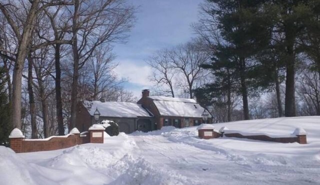 Stunning Queen BR w/Bathroom & Overlooking Pond