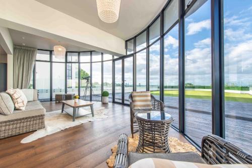 Stunning Views - Modern luxury 3 BR Apt in Remuera