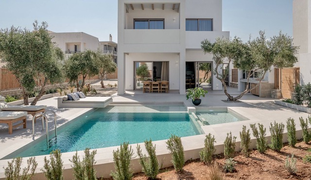 Stylish 3-bedroom Villa with Private Pool by Delfus