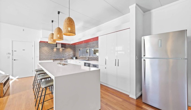 Stylish 4-Bedroom Coastal Family-Friendly Retreat
