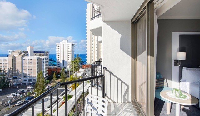 Sunny studio gem 150M to the beach