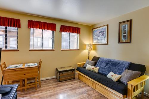Sunriver Vacation Rental w/Community Hot Tub!