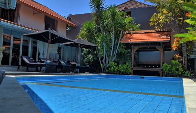 Superb 4BR Villa, Legian! - 5Min Drive To Kuta Beach! W/Private Swimming Pool!