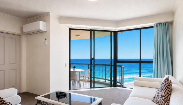 Surfers Heart High-Floor 1BR | Ocean View and Pkg