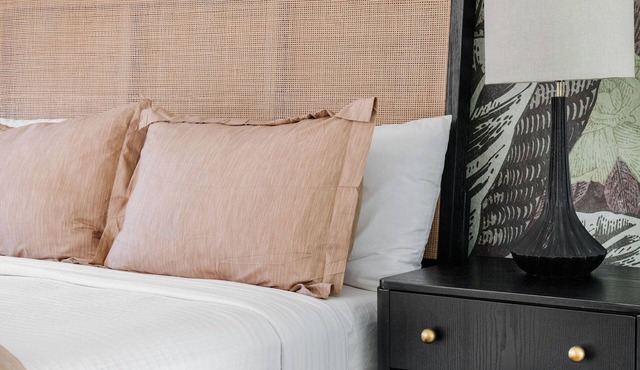The Castillo Queen Studio -5 min walk to beach!