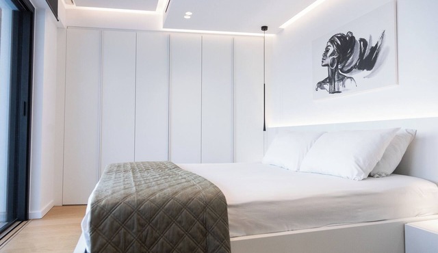 The L Smart Suite – Premium & Minimal