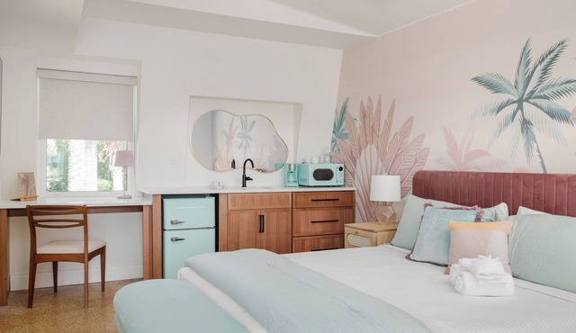 The Pelican King Studio -5 min walk to beach!