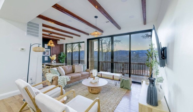 The Ridgetop Hideaway