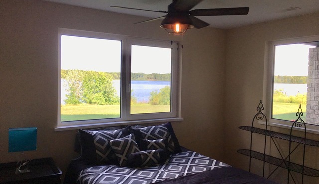 The River House Suite - waterfront walkout