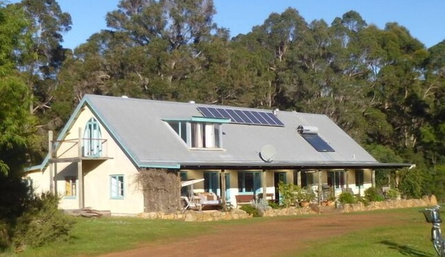 The Straw House- Huge Family Farmhouse