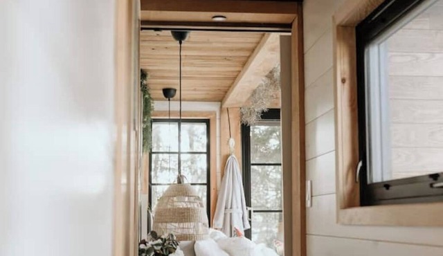 The Water’s Edge * * Unique Muskoka Treehouse * *