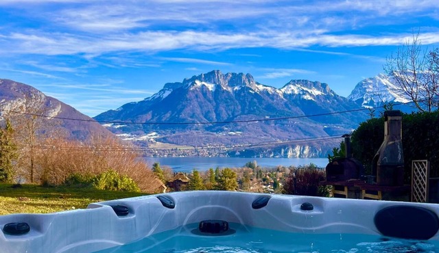 This villa is a 5 bedroom(s), 1.5 bathrooms, located in Sévrier, Auvergne-Rhône-Alpes.