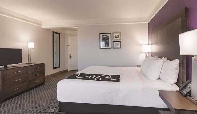 Three 1BR Ste with 1 King Bed & Pool VW, No-SMK at La Quinta Inn by Wyndham