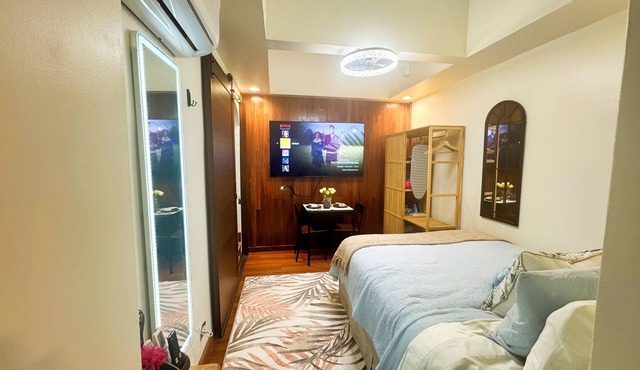 Tiny Cave Studio in Old San Juan/high speed WIFI/Luxury Bathroom/55” TV
