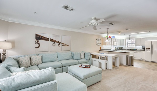 Townhome w/Outdoor Pool & White Lake Access!