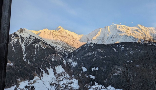 Traditional Chalet 12p facing the Mt Blanc mountain range exceptional view