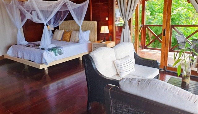 Tranquil Jungle Oasis – Boutique Suite with Garden Views & Peaceful Vibes