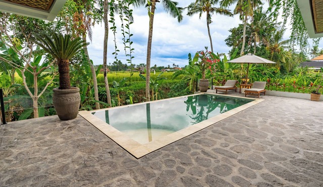 Ubud Luxury 4-Bedroom with Butler, Rice Field View & Pool