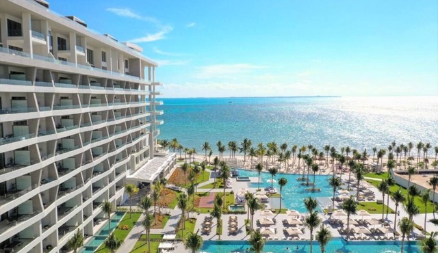 Ultra-Luxury Caribbean Escape - Designer 2-Bedroom Suite at Garza Blanca Cancun