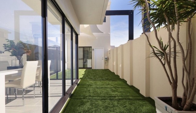Ultra Modern Villa Walk To The Beach