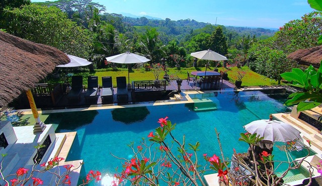 Unique Villa with Stunning Views, 10kms East of Ubud