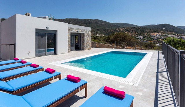 Villa Istron - Three Bedroom Villa, Sleeps 6