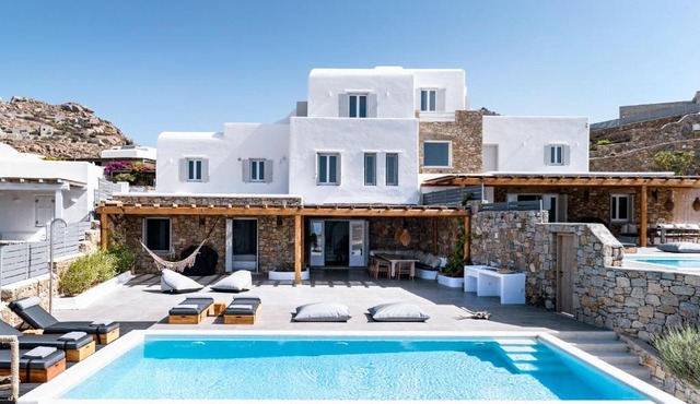 Villa Agapi, 2 min walk to the beach & heated pool, by Red Windmill Villas