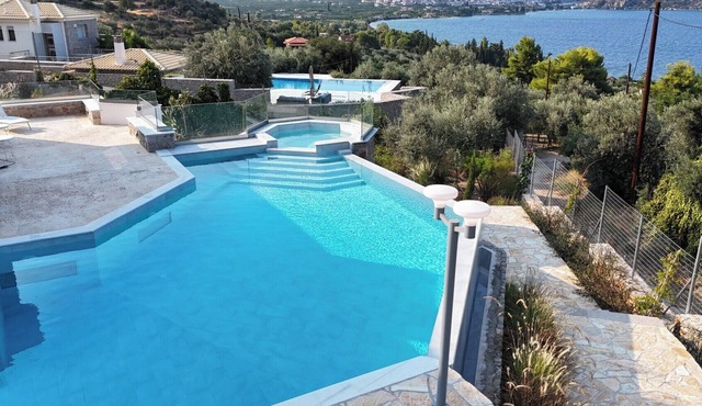 Villa Arian with great sea view, great pool and 6 minutes walk from the beach