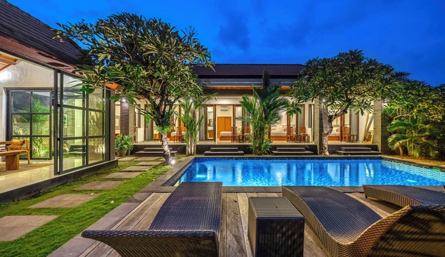 Villa Aruna Batu Bolong Beauty 5 bed air/con living
