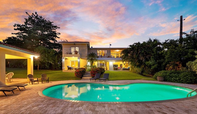 Villa el Encanto/Amazing views, walk to beach!