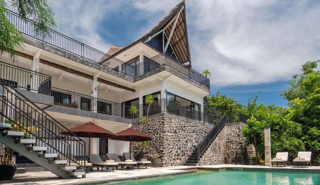Villa Jempiring: Luxury Balinese Style Villa With Amazing Sea Views!