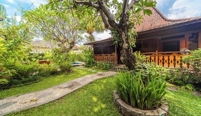 Villa Joglo, Bali - Original Joglo in Lovina Center, Beachfront!