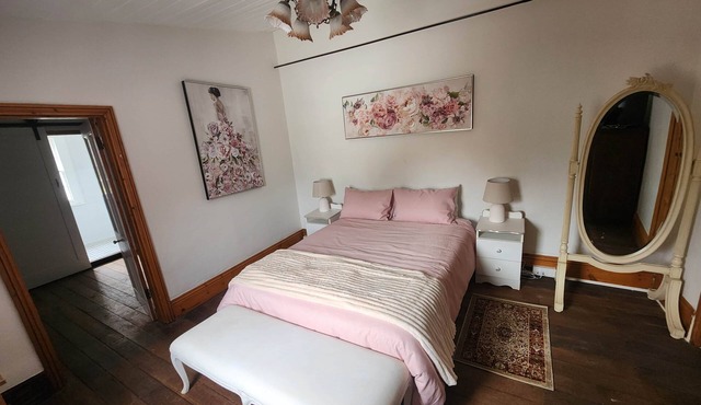 "Viveash" Historic accommodation with Ensuite