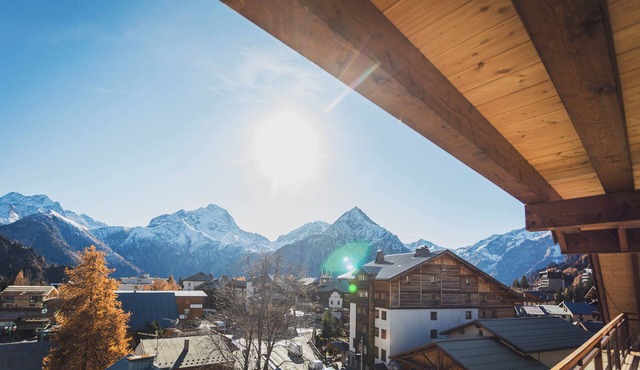 Vue Montagne + Balcon! Chambre Confortable avec TV | By LeaveTown