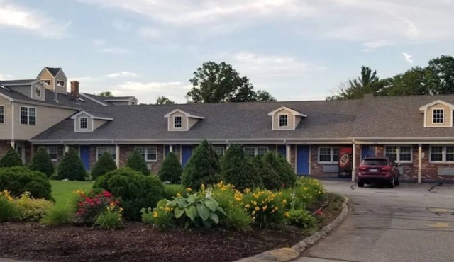 Warm and Inviting Sturbridge Accommodation with Complimentary Breakfast