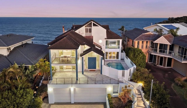 WAVE WATCHER - New Listing, Beach Front, Pool