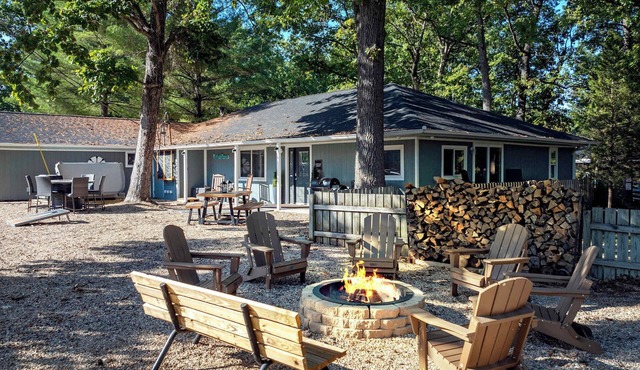 White Oak Landing – Spacious 6 BDR w/Boat Slip!