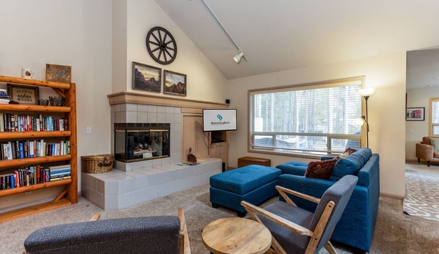 WITC05 - Spacious Home, Ping Pong Table, Foosball, Hot Tub