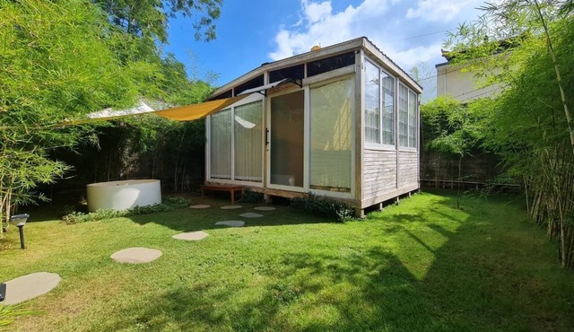 Yinyang White - Intimate Tiny Wooden House with Cozy Private Surroundings